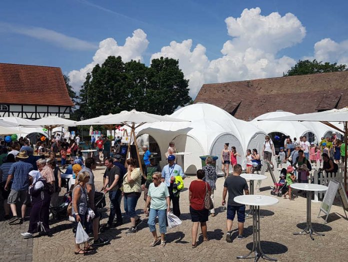 Bereits zum 23. Mal lädt die BASF zum Mitmachen, Lernen und Staunen auf den Gutsbetrieb Rehhütte ein. Auf einem der größten Bauernmärkte in Rheinland-Pfalz wird den Besuchern ein bunter Mix aus Informationen und Unterhaltung für die ganze Familie geboten. (Foto: BASF SE) Bereits zum 23. Mal lädt die BASF zum Mitmachen, Lernen und Staunen auf den Gutsbetrieb Rehhütte ein. Auf einem der größten Bauernmärkte in Rheinland-Pfalz wird den Besuchern ein bunter Mix aus Informationen und Unterhaltung für die ganze Familie geboten. (Foto: BASF SE)