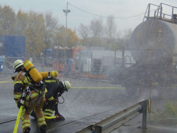 Südhessische Werkfeuerwehr bei einer Übung. (Foto: Regierungspräsidium Darmstadt)