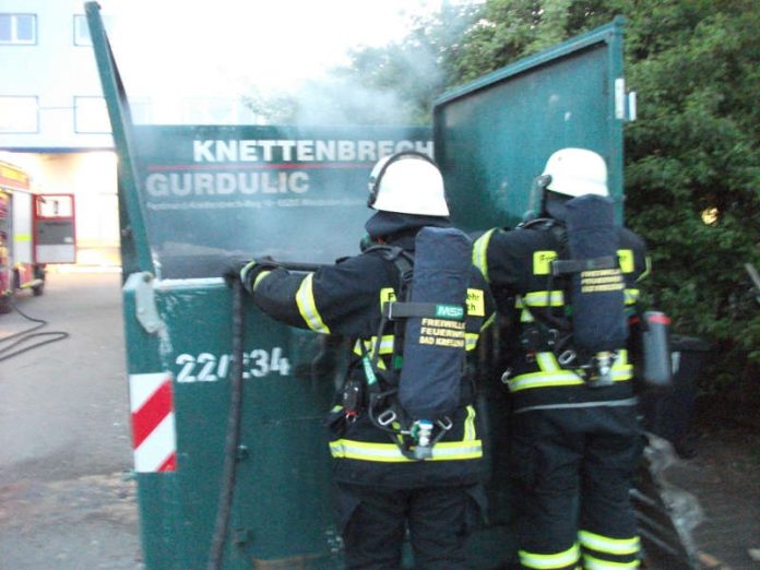 Eine Müllpresse geriet in Brand (Foto: Feuerwehr Bad Kreuznach)