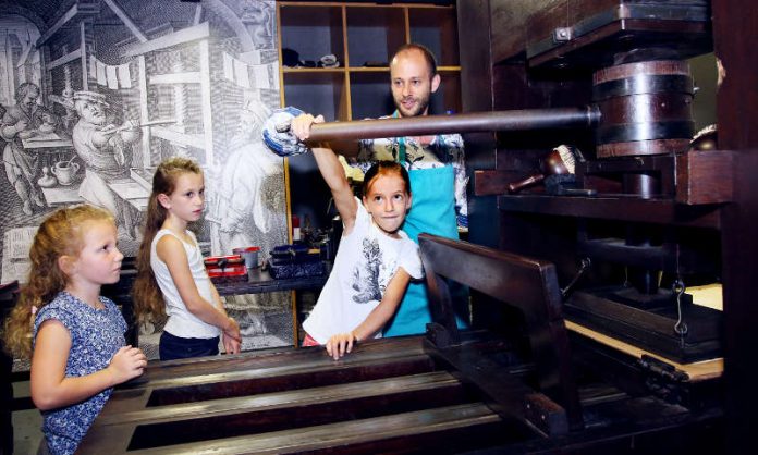 Am Internationalen Museumstag, der in diesem Jahr zeitgleich mit Muttertag ist, bietet das Gutenberg-Museum ein abwechslungsreiches Programm an. Der Eintritt ist an diesem Tag frei. (Foto: Gutenberg-Museum) Am Internationalen Museumstag, der in diesem Jahr zeitgleich mit Muttertag ist, bietet das Gutenberg-Museum ein abwechslungsreiches Programm an. Der Eintritt ist an diesem Tag frei. (Foto: Gutenberg-Museum)