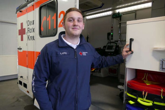 Rettungsdienstmitarbeiter (Foto: DRK Volunta) Rettungsdienstmitarbeiter (Foto: DRK Volunta)