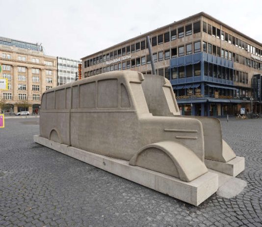 Denkmal "Die grauen Busse" (Foto: Holger Knecht)