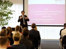 Der Vortrag von Guido Jost (Innenministerium Rheinland-Pfalz) zur EU-Datenschutz-Grundverordnung war frühzeitig ausgebucht und traf auf reges Interesse bei den Unternehmer der Südwestpfalz (Foto: Mario Moschel)