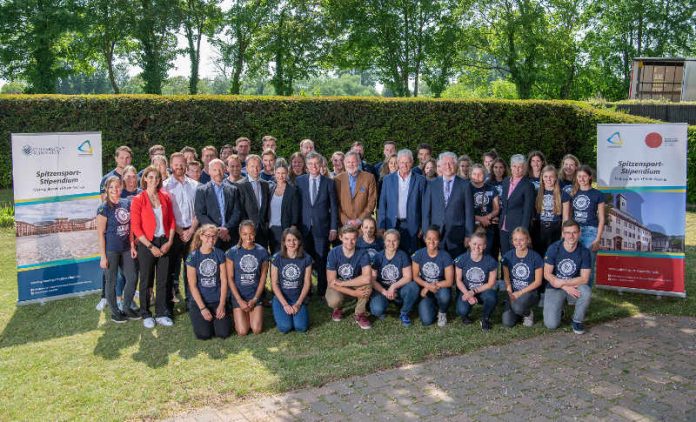 Gruppenbild mit den Spitzensportlern (Foto: Spitzensport-Stipendium MRN Rhein-Neckar gGmbH)