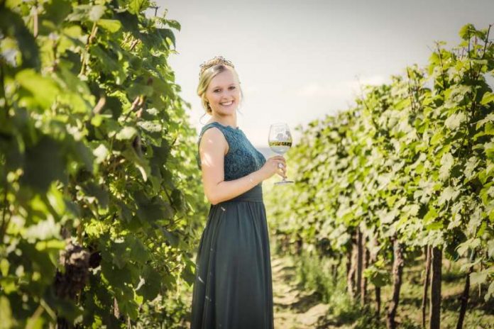 Die amtierende Edesheimer Weinprinzessin Mira Weber (Foto: Thomas Hoecker)