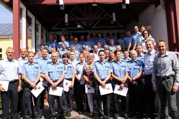 Polizeidirektion Kaiserslautern befördert seine Mitarbeiter Polizeidirektion Kaiserslautern befördert seine Mitarbeiter