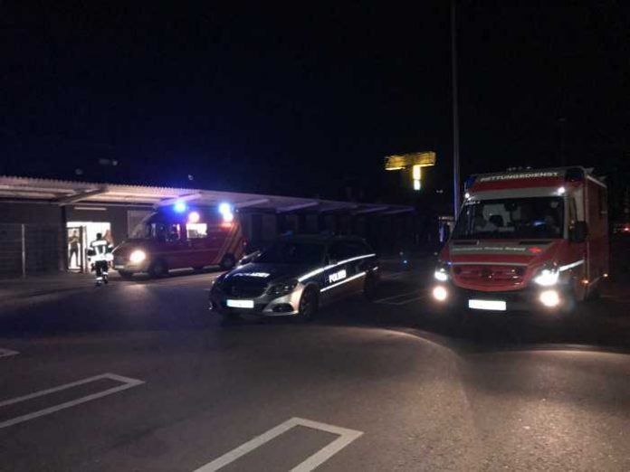 Einsatz der Feuerwehr Brühl am Einkaufsmarkt - Täter hatten den Geldausgabeautomat gesprengt
