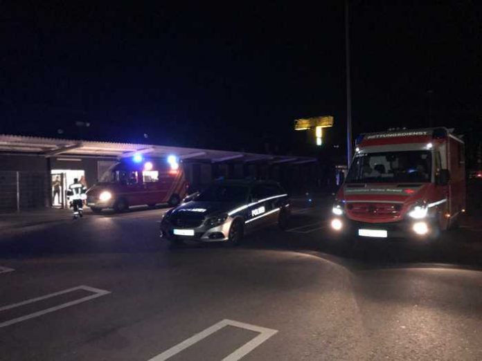 Einsatz der Feuerwehr Brühl am Einkaufsmarkt - Täter hatten den Geldausgabeautomat gesprengt Einsatz der Feuerwehr Brühl am Einkaufsmarkt - Täter hatten den Geldausgabeautomat gesprengt