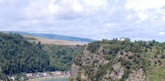 Die Loreley, ein Schieferfelsen im UNESCO-Welterbe Oberes Mittelrheintal (Foto: Pixabay)