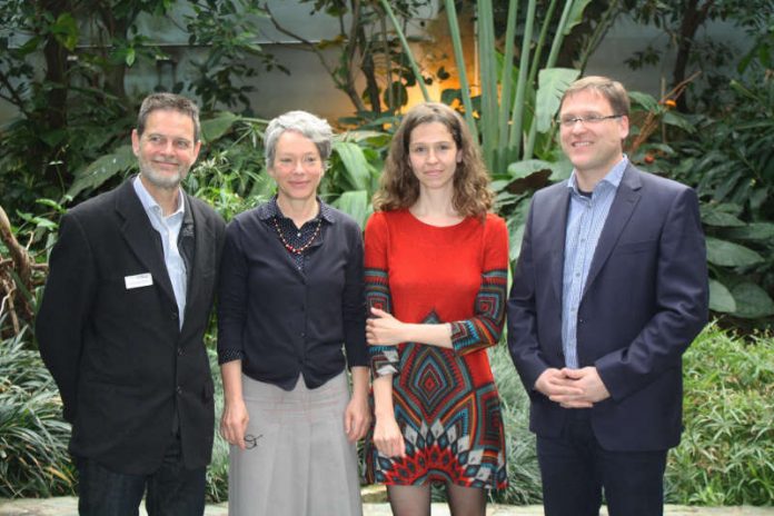 Ina Hartwig mit Miguel Casares, Sven Klimpel und Lisa Maria Schulte (Foto: Zoo Frankfurt)