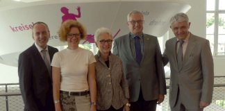 Freuen sich über die Erneuerung des Dynamikums (von links): Wissenschaftsminister Prof. Dr. Konrad Wolf, Moderatorin Kerstin Bachtler, Vereinsvorsitzende Lieselotte Jung, Bezirkstagsvorsitzender Theo Wieder und Oberbürgermeister Dr. Bernhard Matheis (Foto: BV Pfalz)