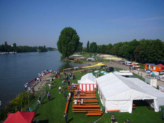 Die Heidelberger Ruderregatta findet mitten in der Stadt auf dem Neckar statt (Foto: Hannes Blank)