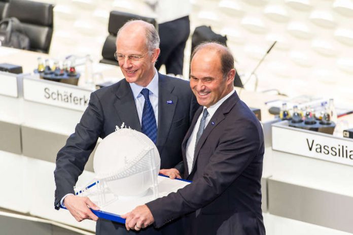 Vorstandswechsel bei BASF: Bock übergibt an Brudermüller (Foto: BASF SE) Vorstandswechsel bei BASF: Bock übergibt an Brudermüller (Foto: BASF SE)