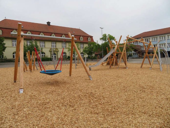 Das neue Spielgerät auf dem Schulhof (Foto: Gemeindeverwaltung Haßloch)