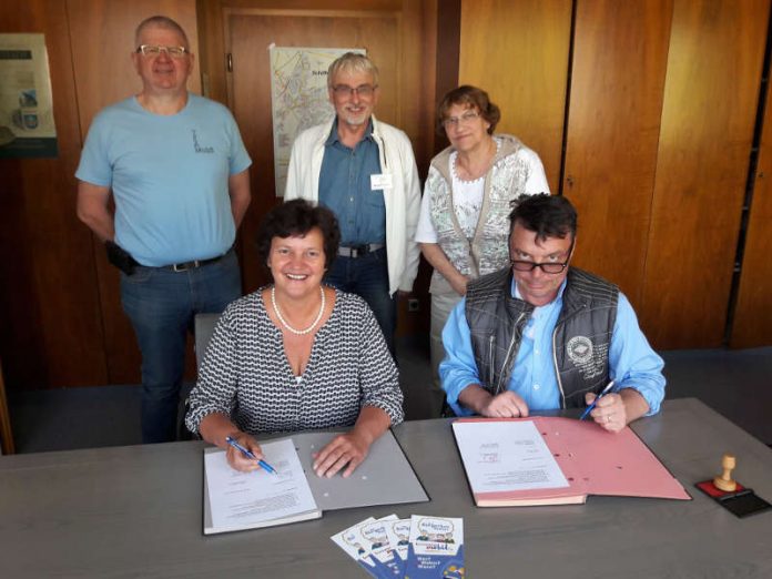 v.l.oben: Karl-Peter Kopping, Bernd Wittich, Edeltraud Wermuth (alle Seniorenbeirat), v.l.unten: Ilona Volk, Christoph Werner (DRK) (Foto: Stadtverwaltung Schifferstadt)