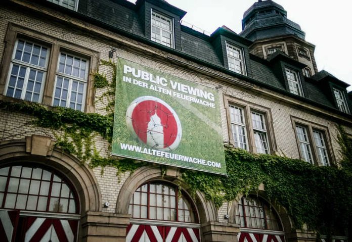 Public Viewing in der Alten Feuerwache Mannheim (Foto: Alte Feuerwache Mannheim/Alexander Rozmann)