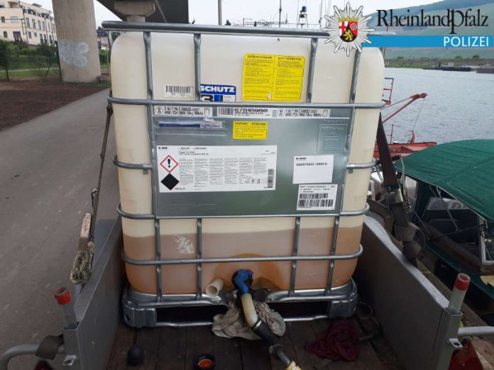 IBC-Container mit Betriebststoff (Foto: Polizei RLP)