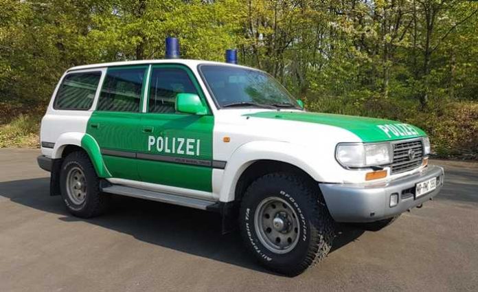 Gepanzerter Toyota Land Cruiser, ein neues Polizei-Sonderfahrzeug aus dem 1. Deutschen Polizeioldtimer Museum Marburg (Foto: Dersch) Gepanzerter Toyota Land Cruiser, ein neues Polizei-Sonderfahrzeug aus dem 1. Deutschen Polizeioldtimer Museum Marburg (Foto: Dersch)