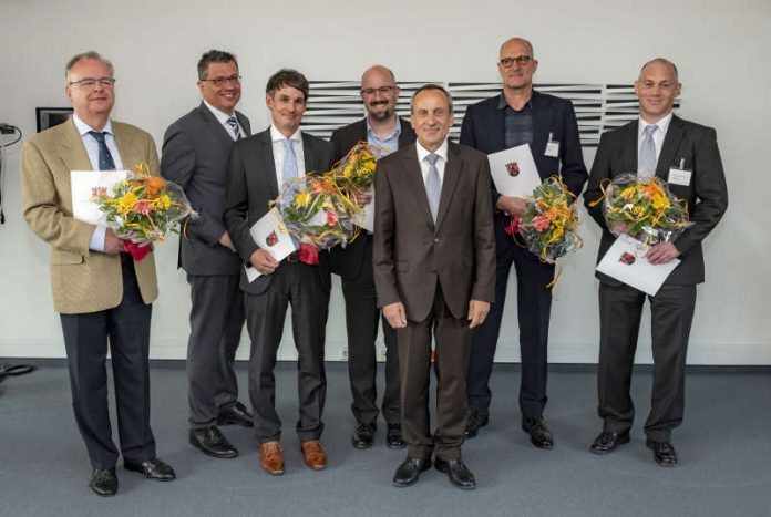 Prof. Dr. Erik Schulte, Prof. Dr. Jens Reinhardt, Prof. Dr. Michael Witthöft, Prof. Dr. Clemens Kilian Weiß, Wissenschaftsminister Prof. Dr. Konrad Wolf, Prof. Jean Ulysses Voelker, Dr. Stefan Wentaschek (Foto: Heike Rost)