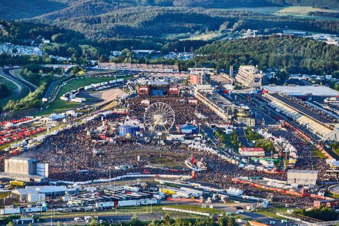 Zehntausende Besucher feierten mit den Bands bei 