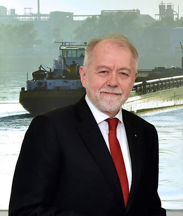 Für Clemens G. Schnell beginnt am 1. Juli der berufliche Ruhestand. Für Clemens G. Schnell beginnt am 1. Juli der berufliche Ruhestand.