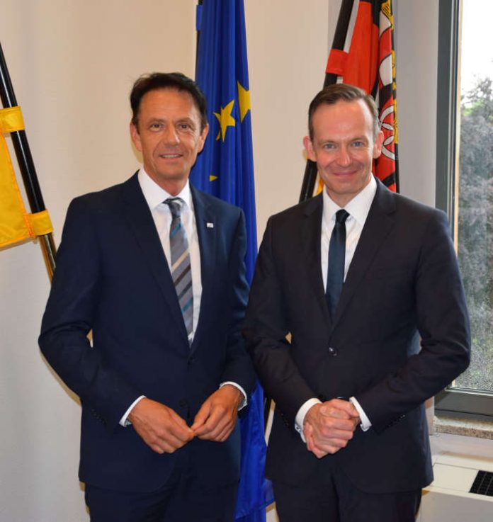 v.l.: Arno Trauden und Dr. Volker Wissing (Foto: Wirtschaftsministerium RLP)