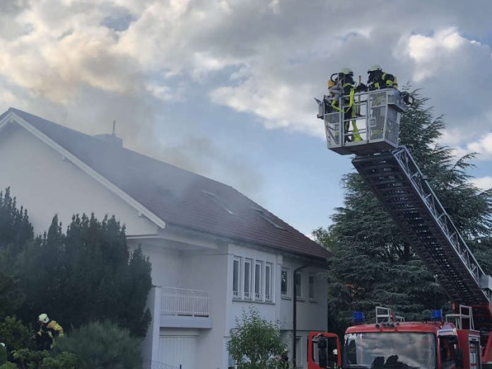 Brand in Hambach (Foto: Feuerwehr Neustadt)