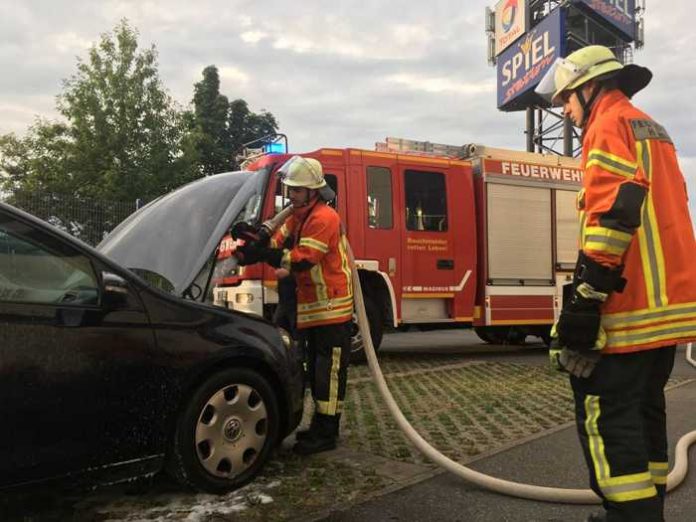 Der PKW-Brand war schnell gelöscht Der PKW-Brand war schnell gelöscht