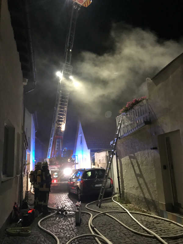 Nächtlicher Kellerbrand in Mombach