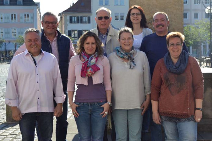 Das Team des Büros für Tourismus der Stadt Landau: Klemens Kieffer, Franz Müller, Sabrina Apel, Jean Memmier, Marion Pelz, Melissa Müller, Bernd Grün und Sonja Brunner-Hagedorn (v.l.n.r.). (Foto: Stadt Landau in der Pfalz)