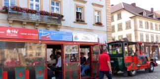 Mit dem Schoppenbähnel geht es am Donnerstag, 28. Juni, auf „rollende Bürgerinfo“ mit Landaus Oberbürgermeister Thomas Hirsch. (Foto: Stadt Landau in der Pfalz)