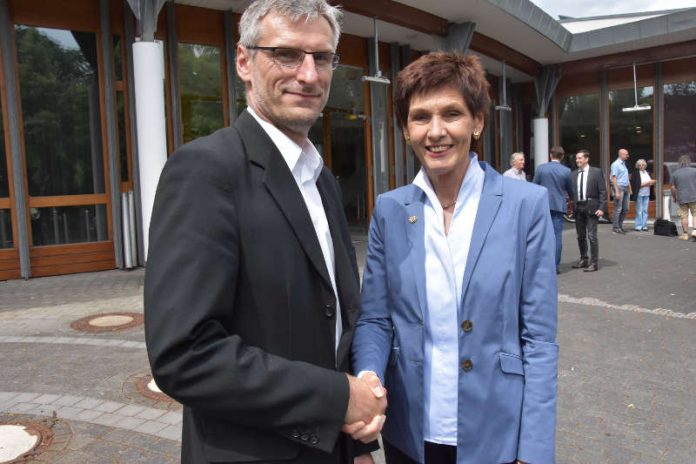 Karin Augustin mit ihrem Nachfolger Prof. Dr. Lutz Thieme (Foto: LSB)