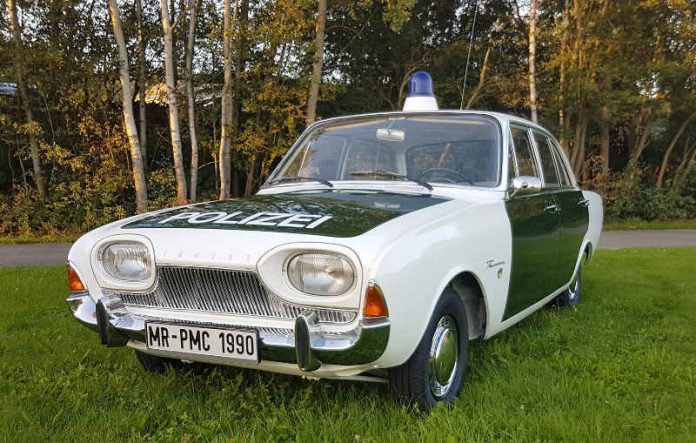 Der Neuzugang im 1. Deutschen Polizeioldtimer Museum, ein Ford Taunus 17 m 