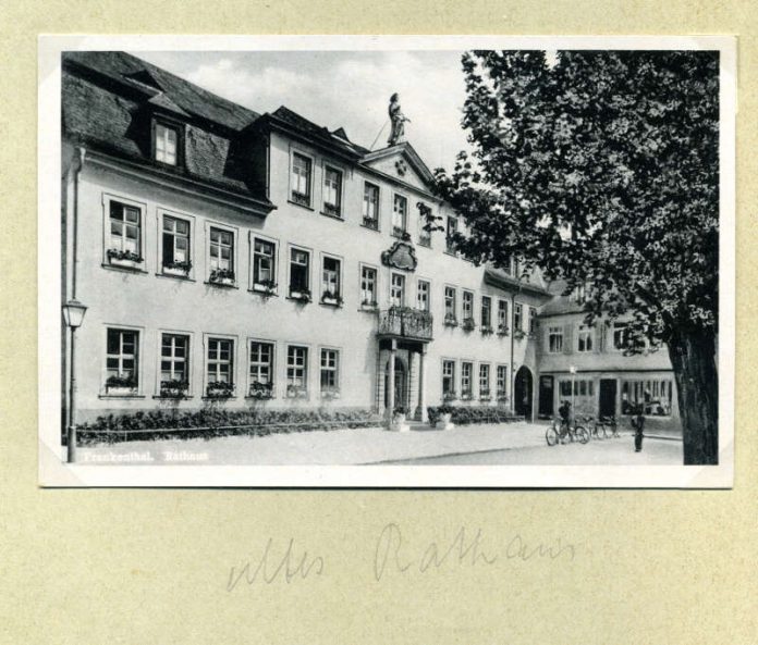 Postkarte aus Frankenthal mit dem alten Rathaus als Motiv (Foto: Stadtverwaltung Frankenthal, Erkenbert-Museum)