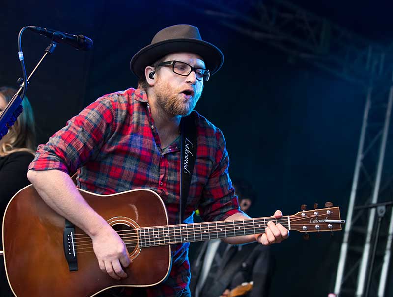 Gregor Meyle beim Neuleininger Burgsommer (Foto: Helmut Dell)