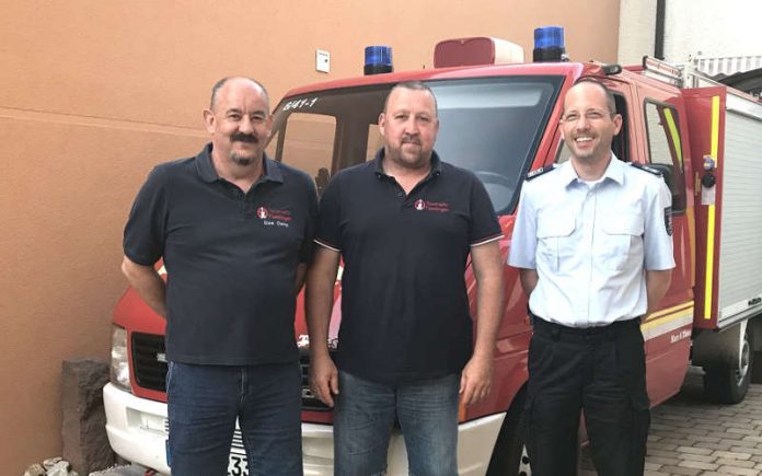 Stellvertretender Wehrführer Uwe Deny, Wehrführer Rainer Wadlinger und Wehrleiter Bernd Sturn. (Foto: Peter Henrich) Stellvertretender Wehrführer Uwe Deny, Wehrführer Rainer Wadlinger und Wehrleiter Bernd Sturn. (Foto: Peter Henrich)