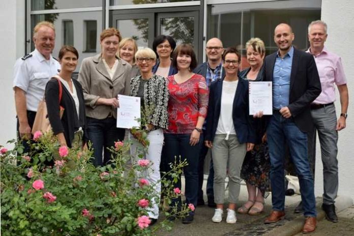 Von links: Thomas Rodemer (Polizeipräsidium Osthessen), Sybille Kreis (Landgericht Fulda), Barbara Bachner (Amt für Bodenmanagement Fulda), Sonja Schenkel (Finanzamt Fulda), Gerda Strache (Polizeipräsidium Osthessen), Kerstin Glotzbach (Finanzamt Fulda), Yvonne Werner (Landgericht Fulda), Boris Krah