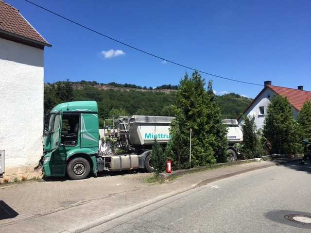 Unfallbeteiligter Lkw