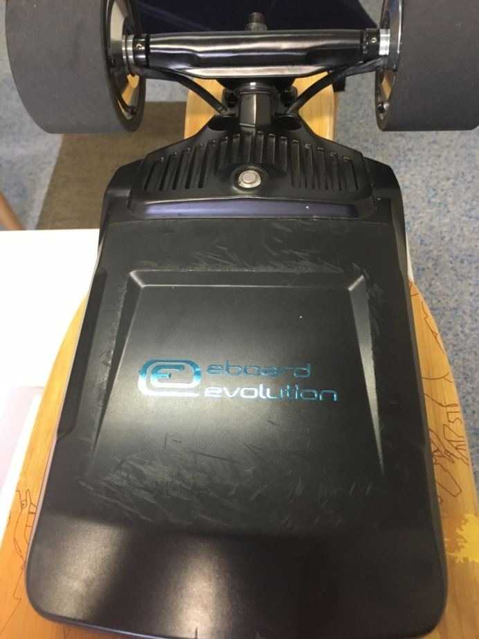 Longboards oder Hoverboards dürfen nicht im öffentlichen Raum eingesetzt werden. Longboards oder Hoverboards dürfen nicht im öffentlichen Raum eingesetzt werden.