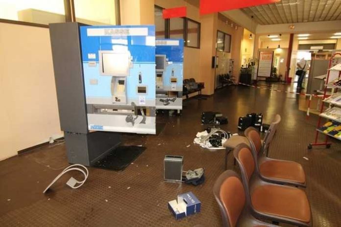 Aufgebrochene Bezahlautomaten