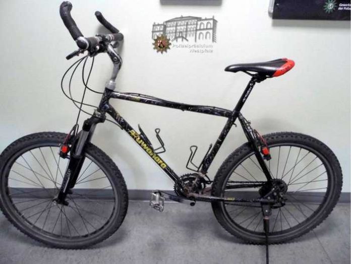 Wem und wo wurde dieses schwarze Herren-Mountainbike der Marke Kuwahara gestohlen? Wem und wo wurde dieses schwarze Herren-Mountainbike der Marke Kuwahara gestohlen?