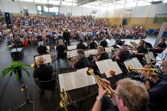 hr-Bigband auf Hessen-Schultour 2018 in der Kopernikusschule in Freigericht (Foto: hr/Sascha Rheker)