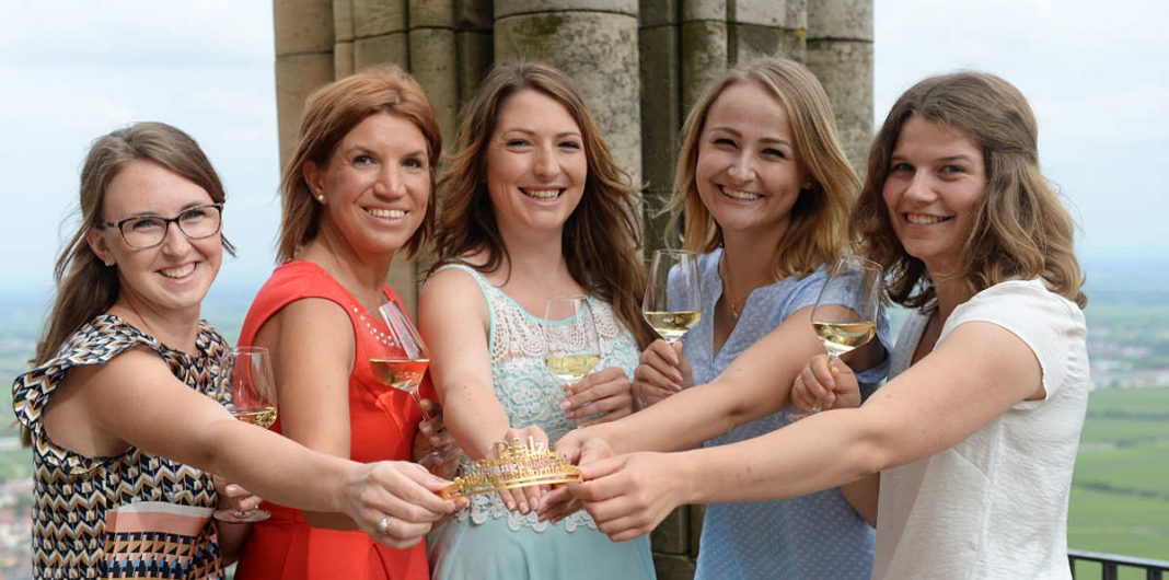 v.l.n.r. Meike Klohr, Julia Auermann-Gass, Christina Schött, Anna-Lena Müsel und Melina Hey (Foto: Pfalzwein e.V./Linzmeier-Mehn)