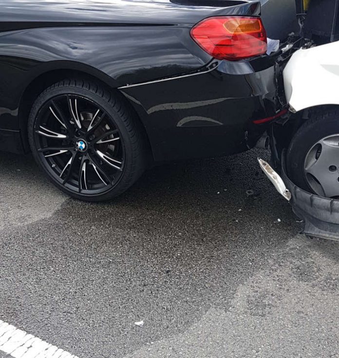 Verkehrsunfall in der Industriestraße (Foto: Feuerwehr Speyer)