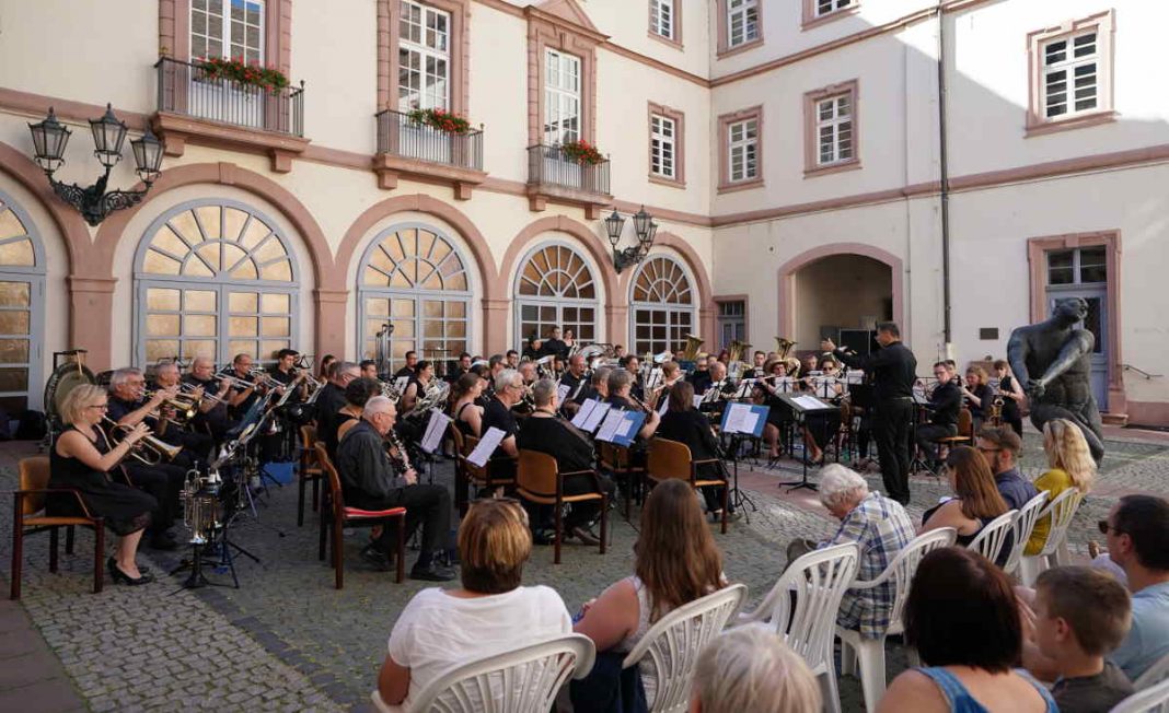 Abschlusskonzert im Rathaushof (Foto: Holger Knecht)