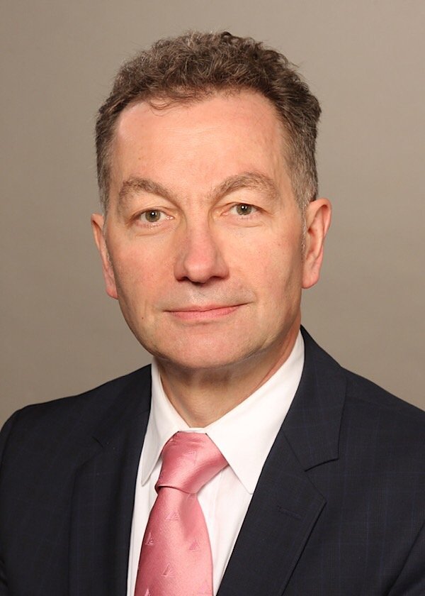 Dr. Eberhard Fischer wird Leiter der Stabsstelle Außenbeziehungen und Strategisches Marketing (SAM). Er verantwortet künftig Aufbau, Weiterentwicklung und Umsetzung einer strategischen Leitlinie zur Stärkung der Dr. Eberhard Fischer wird Leiter der Stabsstelle Außenbeziehungen und Strategisches Marketing (SAM). Er verantwortet künftig Aufbau, Weiterentwicklung und Umsetzung einer strategischen Leitlinie zur Stärkung der