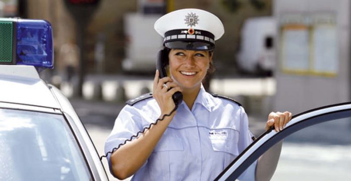 Polizistin (Foto: Polizei Baden-Württemberg) Polizistin (Foto: Polizei Baden-Württemberg)
