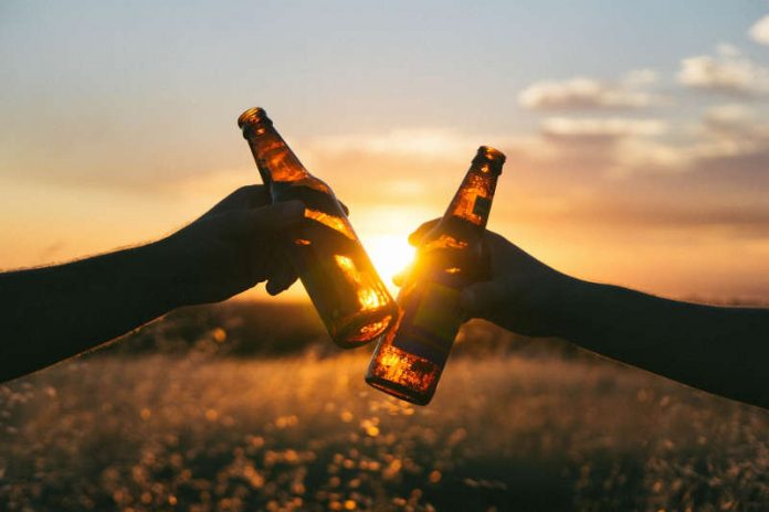 Symbolbild, Bier, gemeinsam trinken © Free-Photos on Pixabay
