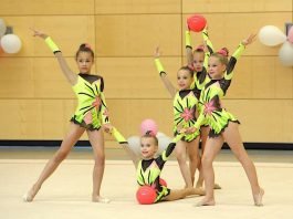 Die Gymnastik-Gruppe KK 8-10 in Schlusspose, v.l.: Keyla Almagro, Anna Smolska, Celine Romstein, Carina Böhmler und Jana Scheidt (Foto: SSC Karlsruhe)