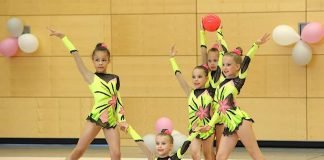 Die Gymnastik-Gruppe KK 8-10 in Schlusspose, v.l.: Keyla Almagro, Anna Smolska, Celine Romstein, Carina Böhmler und Jana Scheidt (Foto: SSC Karlsruhe)